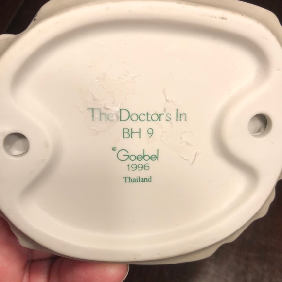 Hummel Figurine “The Doctor is in” - Picture 6 of 11